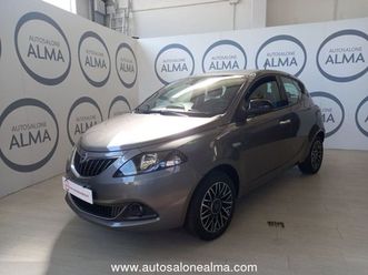 ypsilon 3ª serie 1.0 firefly 5 porte s&s hybrid platino promo alma rate a partire da e 195,00