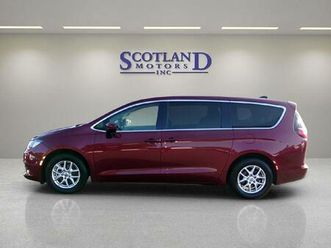 2023 chrysler voyager lx