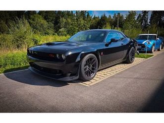 dodge challenger r/t scat pack widebody