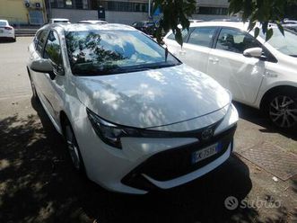 toyota corolla 1.8 hybrid business **prezzo vero**