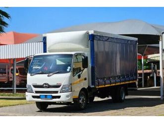 2013 hino 300 915 lwb curtain side