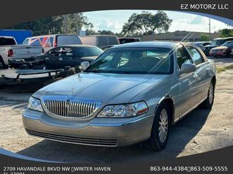 used 2004 lincoln town car signature
