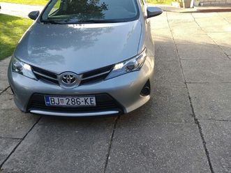toyota-auris-reg-12-26