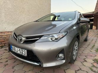 toyota auris touring sports 1.4 d-4d live plus