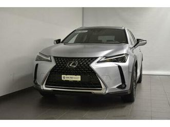 lexus ux 250h comfort: réserver un essai sur route !