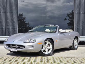 xk8 convertible - superbe - 1ère main - voiture ch - carnet de services - pneus neufs