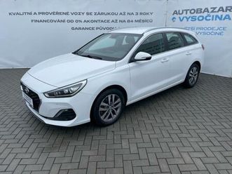 hyundai i30 com.1.6crdi style+! navi! čr!