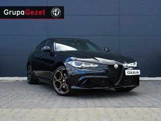 alfa romeo giulia intensa 2.0 turbo gme 280km a8 q4 vulcano - czarny, szklany dach