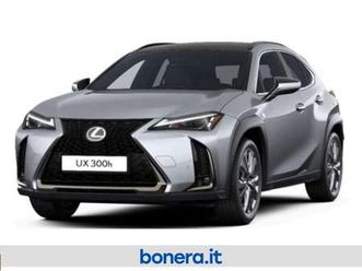 300h 2.0 f-design 2wd cvt