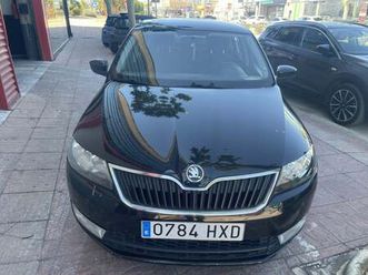 skoda spaceback pequeño manual de 5 puertas
