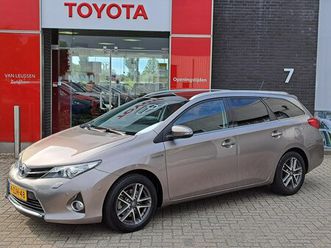 toyota auris touring sports - 1.8 hybrid lease navi stoelverwarming panoramadak park-sensoren trekhaak camera cruise pri
