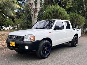 nissan frontier 2.4 gasolina 4x2 doble cabina