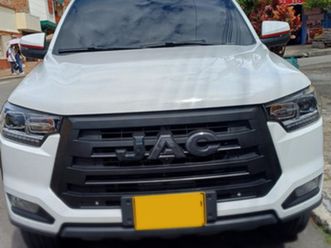 tracción 4x4, caja mecánica, 6 velocidades, doble airbag