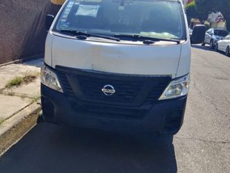 nissan urvan 2.5 panel amplia mt
