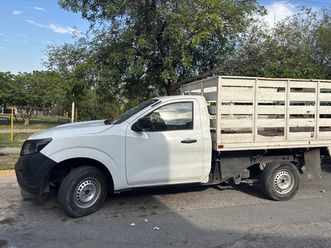 nissan np300 2.5 estacas dh aa mt