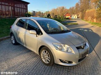 toyota auris 1.6 2010