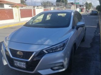 versa platinum plateado 2021