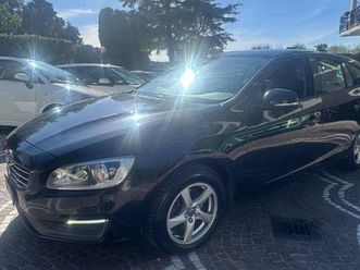 v60 (2010-2018) v60 d2 r-design momentum