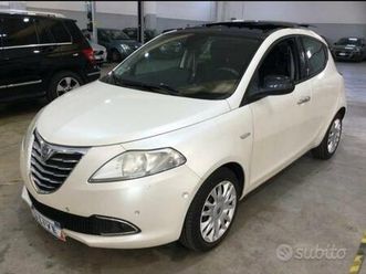 lancia ypsilon con tettuccio a 6000€