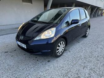 honda jazz 1,2i - reg.do 09/26.g. nove gume i servis, park.senzori, 2010 god.