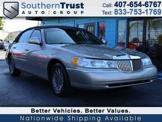 used 2001 lincoln town car signature