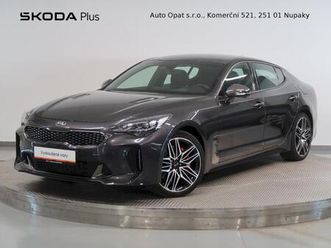 kia-stinger-gt-3-3-t-gdi-269kw-v6-4x4-hud