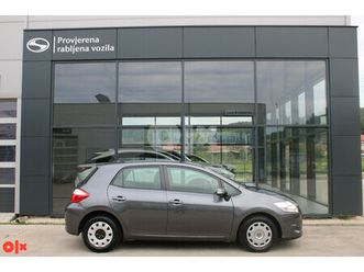 toyota auris 1,3 benzin. 2011