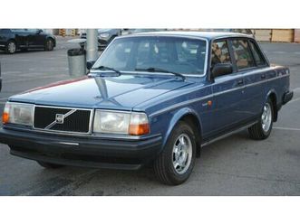 1988 volvo 240 bleu manuel, 5 vitesses conduite à gauche...