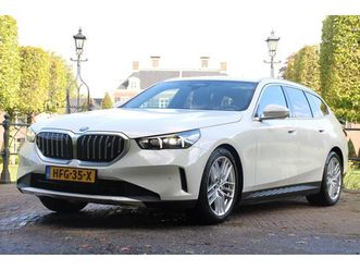 bmw i5 touring elektrisch stationwagon edrive40 84kwh | origineel nl! | b&w audio | camera | luxe leder | stoelverwarming | dealer oh!