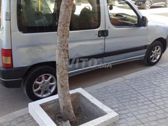 voiture propre peinture neuve moteur