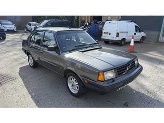 1988 volvo 340 gris manuel, 5 vitesses conduite à droite...