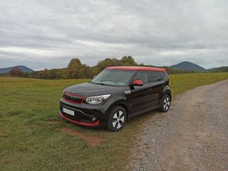 kia soul ev play