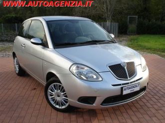 ypsilon 2ª serie ypsilon 1.3 mjt 75 cv oro giallo