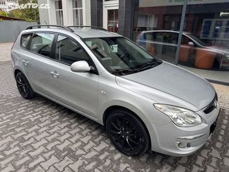 hyundai i30 1,6i 93kw,serviska,2xkola