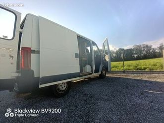 van aménagé isolé – lit double, cuisine intérieure/extérieure, prêt à partir