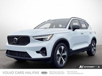 used 2025 volvo xc40 plus dark theme