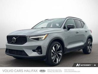 used 2025 volvo xc40 plus dark theme