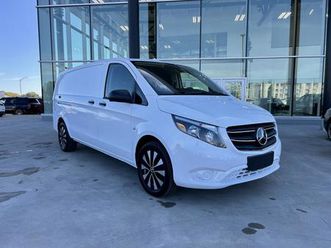 empattement de 135 po