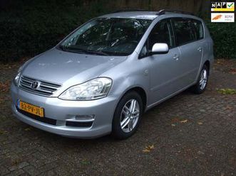 toyota avensis verso - 2.0i linea sol 7p. clima 146 dkm nap 1e eigen. 5 drs
