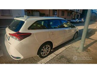 toyota auris touring sports 1.8 hybrid