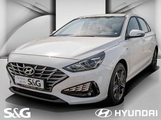 hyundai i30 trend mild-hybrid 1.5t+kamera+navi+shz+carpl