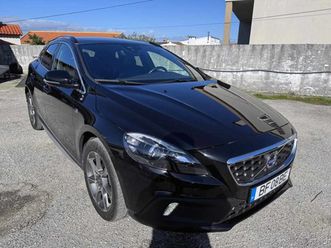 volvo-v40-cross-country-2-0-d4-vor-geartronic