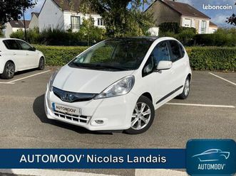 honda jazz hybrid moteur 1,3l hyb 98 ch finition luxury bvautomatique toit panoramique clim auto régulateur de vitesse rétroviseur rabattable électriquement jan