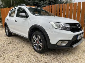 dacia sandero 1.5 blue dci stepway új korától magyar.valós kilométerfutás.magánszemély tulajdonos.navigáció.tolató