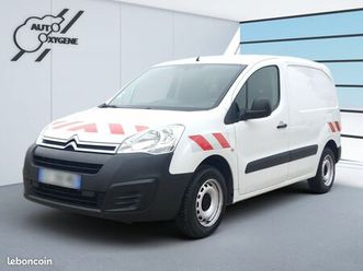 8 900ht - berlingo hdi 100cv club / attelage, climatisation, bluetooth, régulateur, intérieur bois