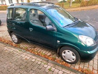 toyota yaris verso smaragdgrün
