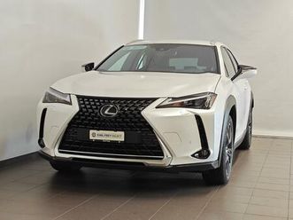lexus ux 250h comfort: réserver un essai sur route !