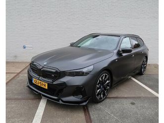 bmw i5 touring (g61) m60 601pk xdrive automaat i individual i panoramadak i bowers & wilkins i hud i 21 inch i m sportpakket pro i elek. wegkl. trekhaak i led i