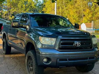 2010 toyota tundra crewmax