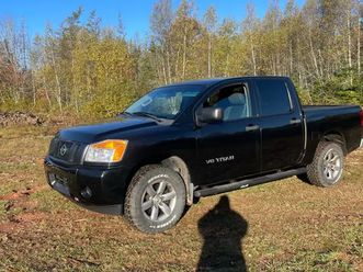 2015 nissan titan 4x4 low kms